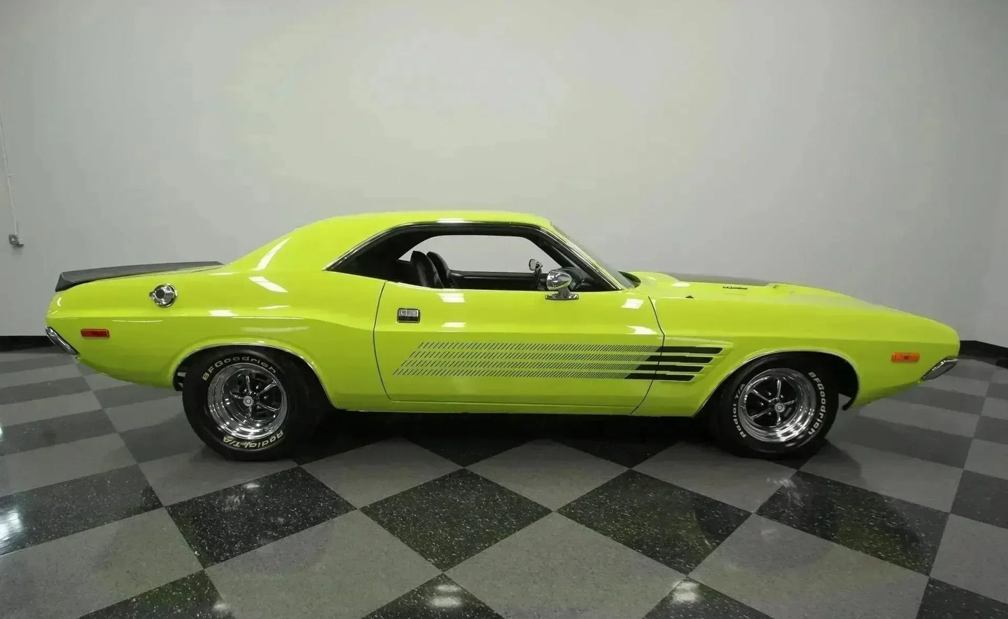 Dodge Curious Yellow Y3 | OEMatch Basecoat