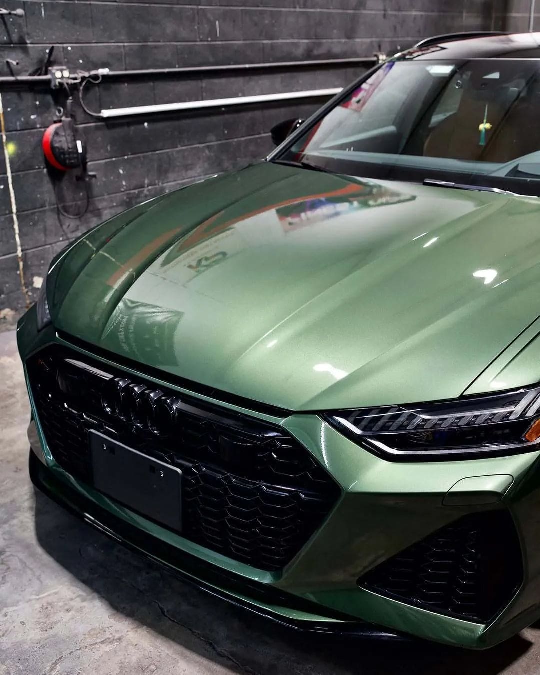 Porsche Oak Green Metallic 22L | OEMatch Basecoat