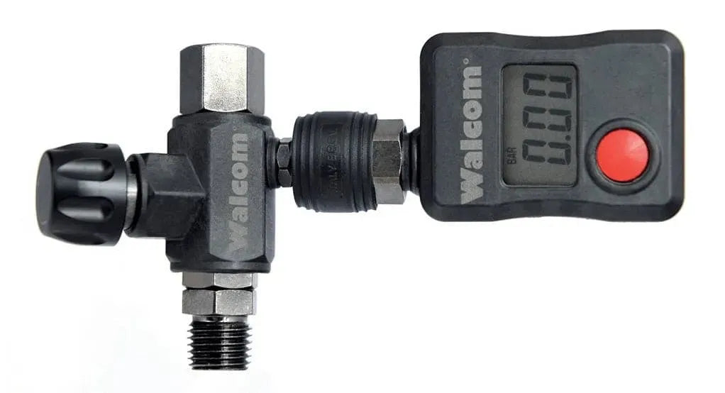 Walcom Air Flow Control Carbonio digital gauge with black knob and metal fittings for spray systems