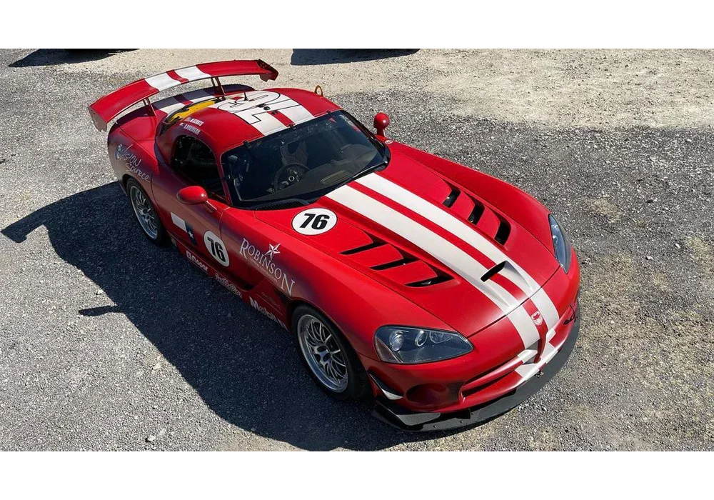 Ral #3020 Dip on a Dodge Viper — Justthedipz Coating: DipYourCar Pigments needed for this look: - RAL #3020 Traff Color Match