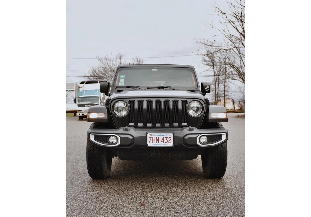 Pitch Black Dip on a Jeep Wrangler — Finest Dips Coating: DipYourCar Pigments needed for this look: - Pitch Black Dro Color Match