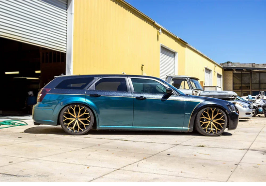 Viridian Blue + Diamond Silver Two-Tone: 2006 Dodge Magnum DIY Paint Guide