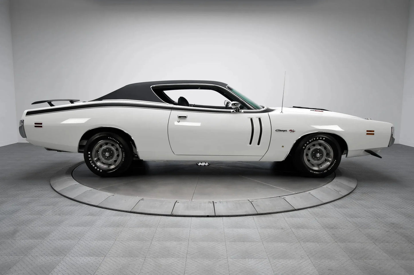 Chrysler Bright White PW6 | OEMatch Basecoat